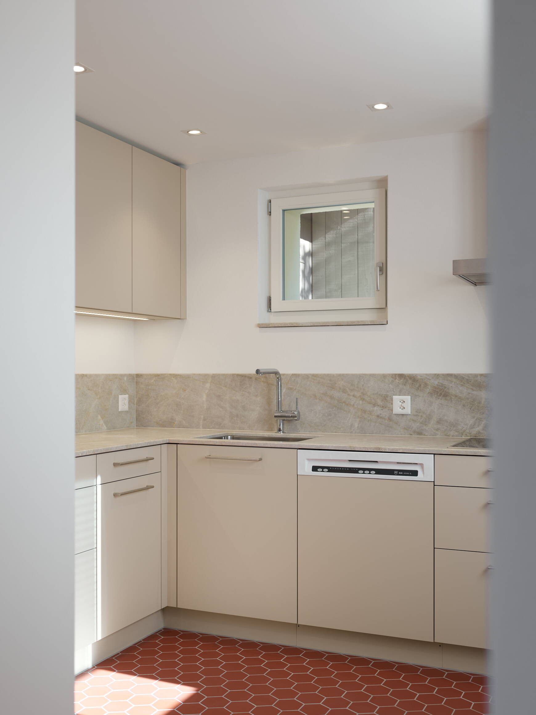 arba_gernstrasse_kueche_steinabdeckung.jpg arba_gernstrasse_kueche_steinabdeckung.jpg